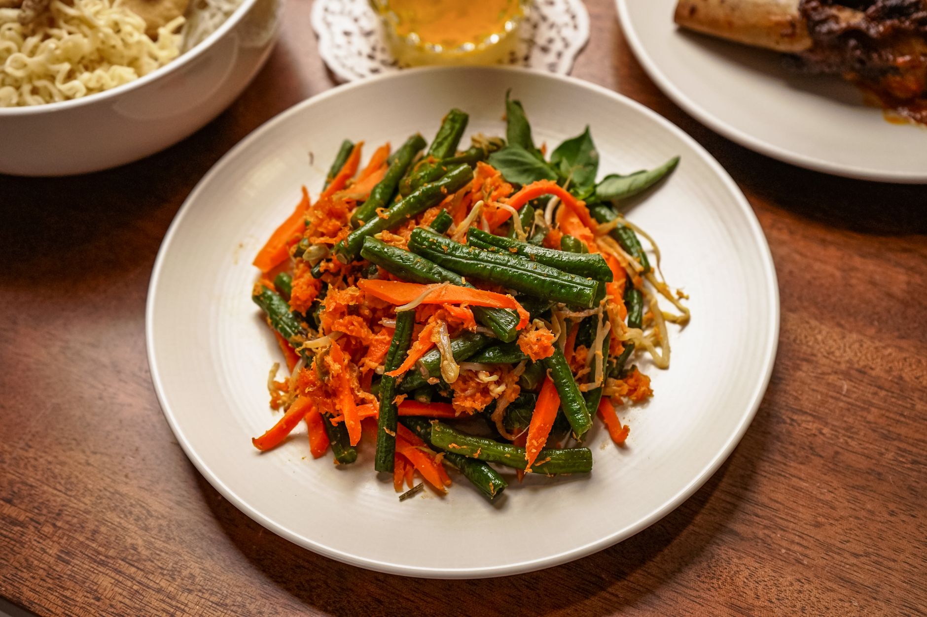 炒めた野菜を器に盛り付けたところ